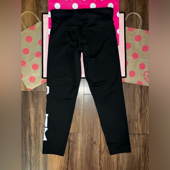 VS PINK SIZE MEDIUM ULTIMATE LOGO LEGGING. - Picture 6 of 6